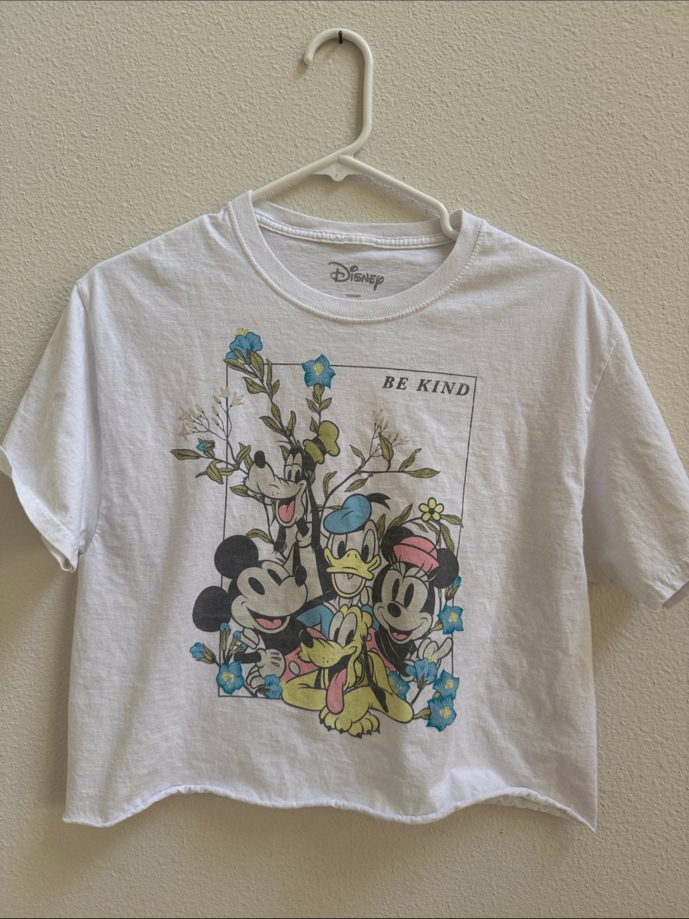 Disney Mickey & Friends “Be Kind” Floral Cropped Graphic T-Shirt White Size M
